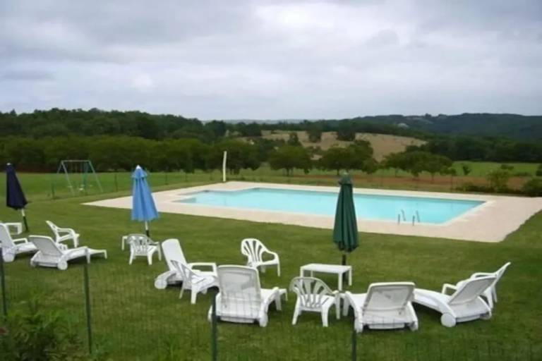Familienhaus mit Pool in Salviac