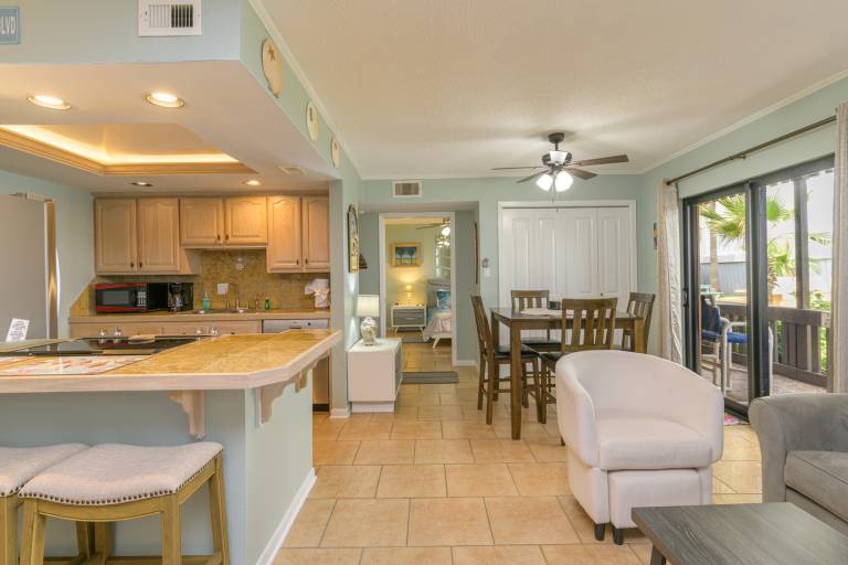 Family-friendly condo with pool & terrace | Close to the beach | Pet-friendly in South Padre Island, TX