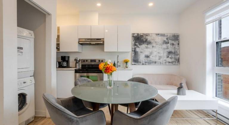 Apartment with BBQ | Pet-friendly in Montréal, QC