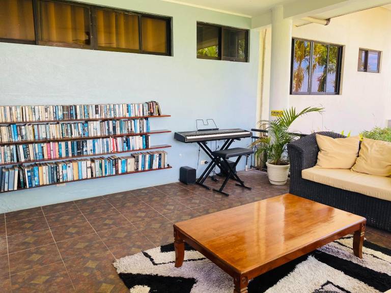 Bungalow with BBQ, yard & pool | Suitable for remote work — photo 4