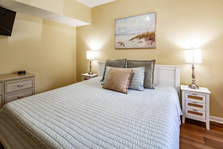 Condo with jacuzzi & pool | Water view | Pet-friendly — photo 5