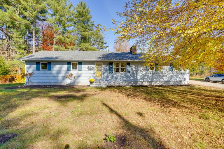 1 Mi to Dtwn: Cottage w/ Large Yard in Stockbridge — photo 2