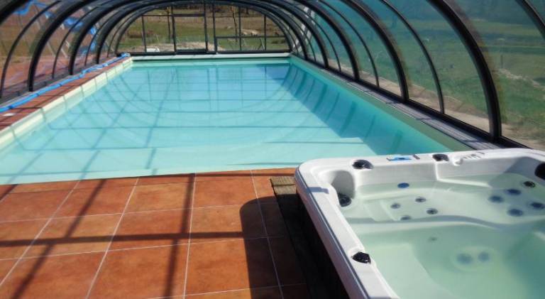 Vacation home with pool, hot tub & BBQ | Dogs allowed — photo 2