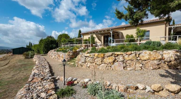 Rental apartment with patio & private pool | Pets allowed in Roccastrada