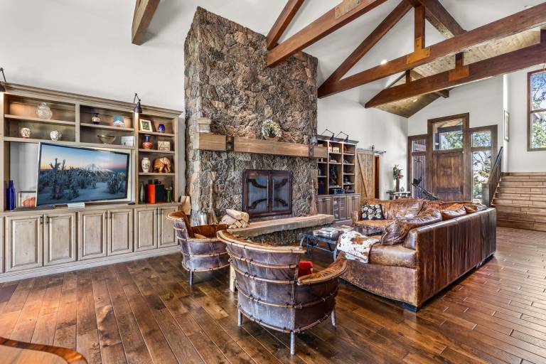 Bend Luxury Escape Mountain Views, Sauna & Home Gym — photo 4