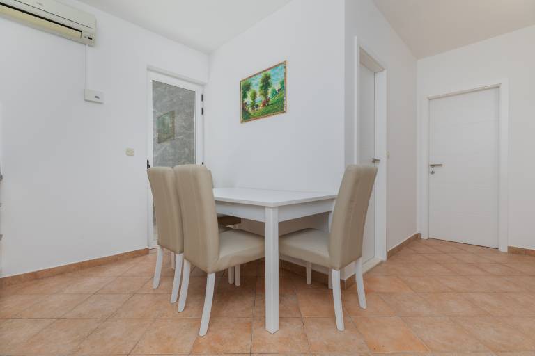 Two bedroom apartment with balcony and sea view Lokva Rogoznica, Omiš (A-23105-c) — photo 2