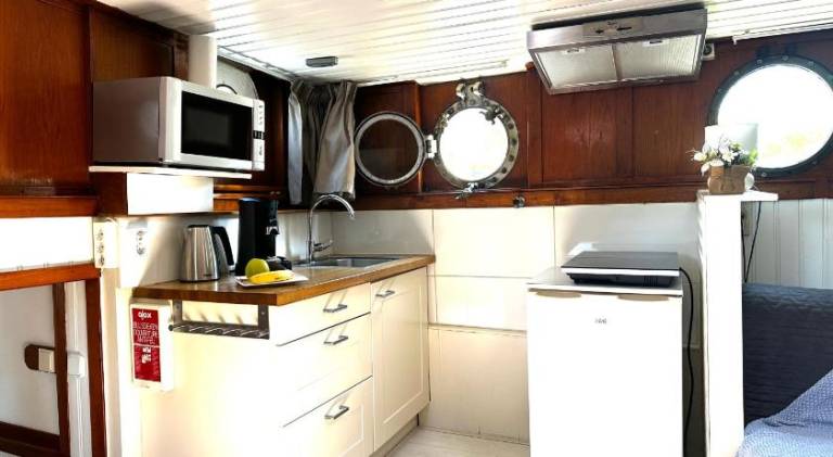 Boat with terrace — photo 5