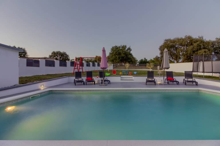Villa with patio, barbeque & pool — photo 2