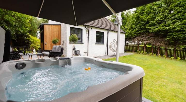 Vacation home with hot tub — photo 2