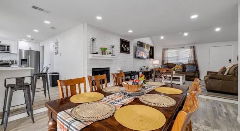 House with hot tub | Pet-friendly — photo 3