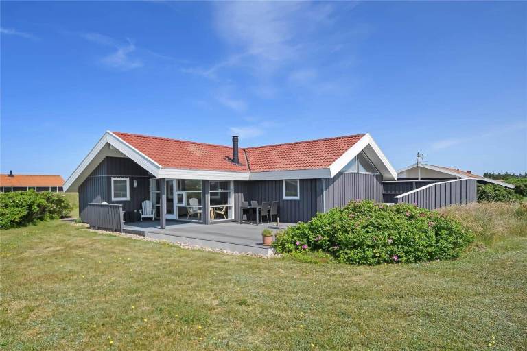 Fully equipped big vacation home with patio, barbecue & jacuzzi | Pets allowed in Harboore