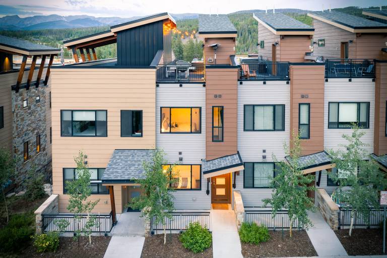 Downtown WP Villa 262 I Arcade I Private Rooftop Hot Tub With Views I Discounted Attractions in Winter Park, CO