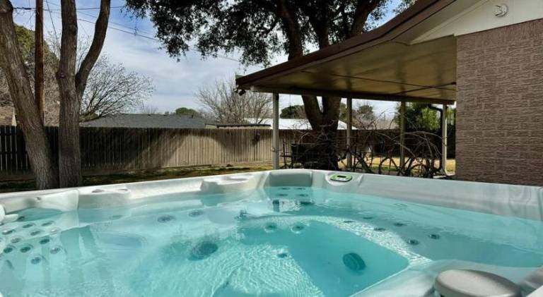 Nice vacation home with hot tub | Pets allowed — photo 5