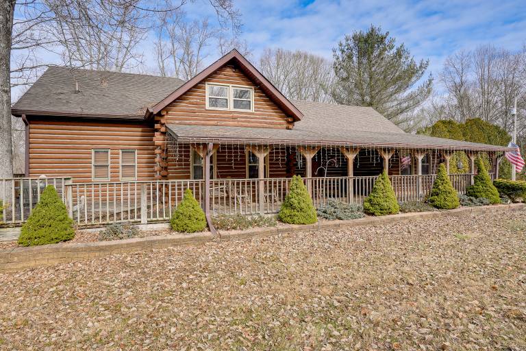 Hike, Fish & Boat Nearby! Bloomington Family Cabin — photo 4
