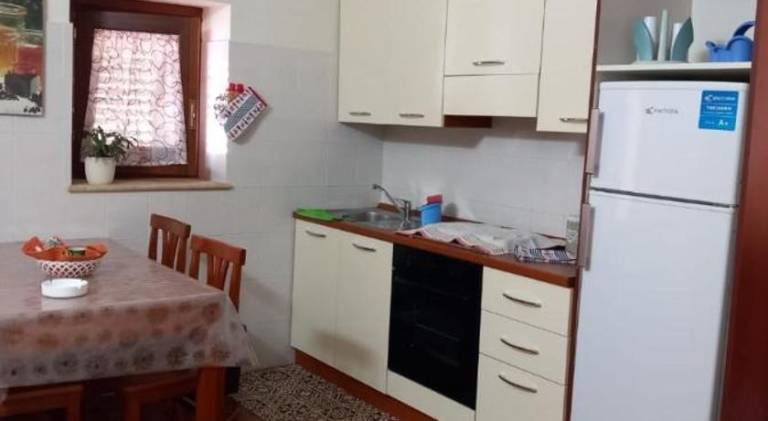 Rental apartment with barbecue, terrace & yard — photo 5