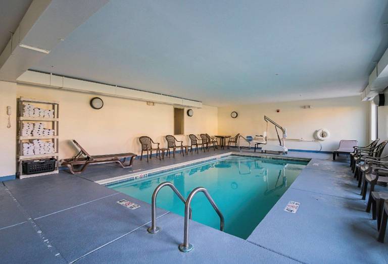 Sleep Inn & Suites Manchester near Arnold AFB — photo 2