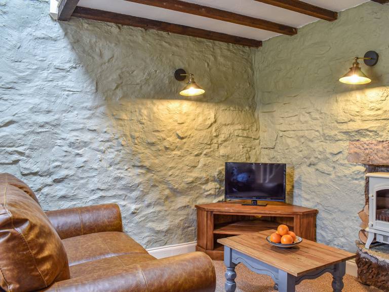 Family-oriented pleasant cottage with barbecue & yard | Pet-friendly — photo 3