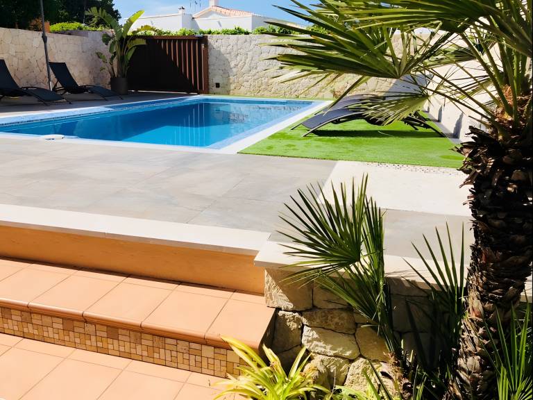 Vacation home with barbeque, terrace & fast internet | Garden view — photo 2