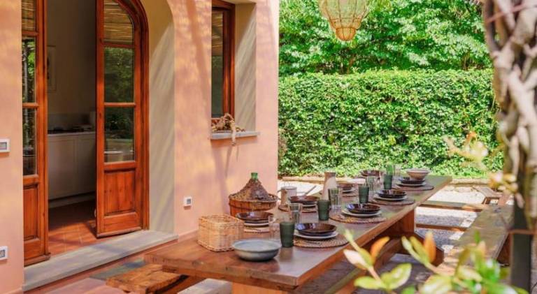 Villa with yard — photo 4