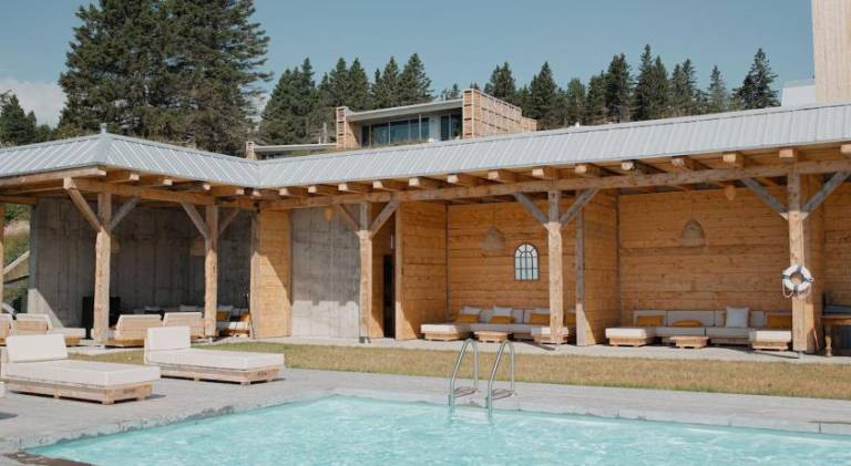 Villa with pool — photo 5