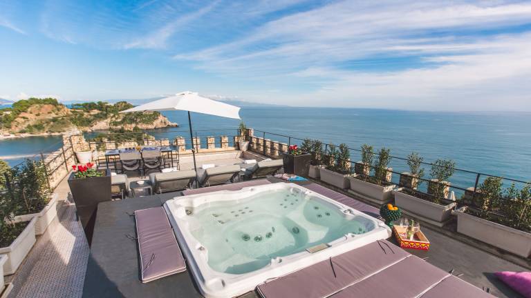 Villa with jacuzzi, patio & BBQ | Panoramic view — photo 2