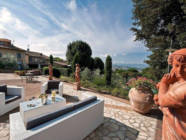 Fully equipped vacation home with private pool, grill & garden | Dogs allowed — photo 3