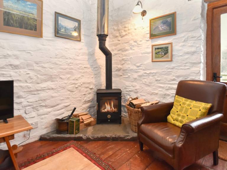 Beautiful cottage with barbeque & yard | Pet-friendly — photo 3