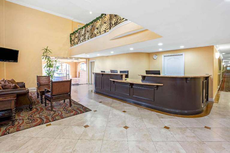 La Quinta Inn & Suites by Wyndham Moreno Valley — photo 2