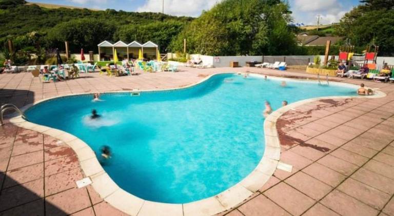 Lovely vacation home with yard & pool | Pets are welcome — photo 5