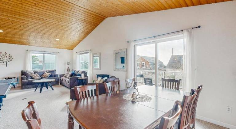 Vacation home | Beach nearby | Pet-friendly — photo 3