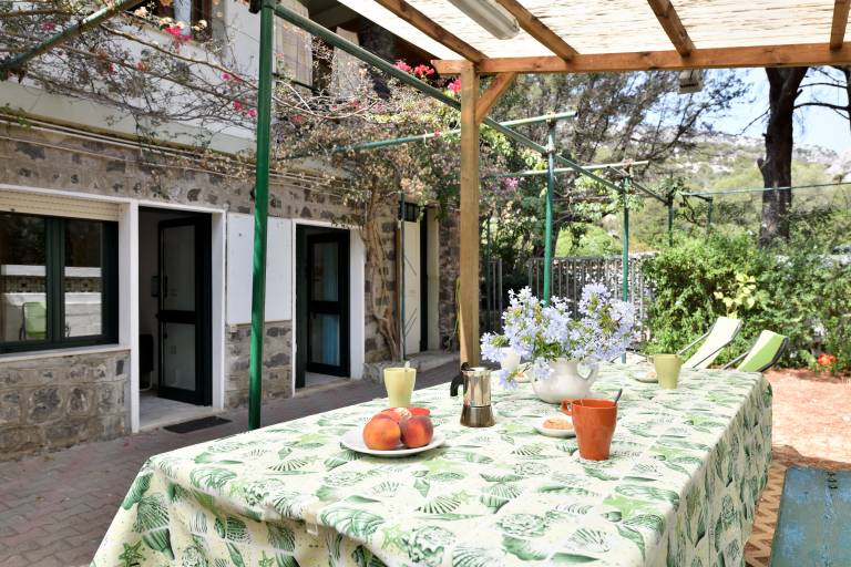 Appartamento Pini with Wi-Fi and Garden in Dorgali