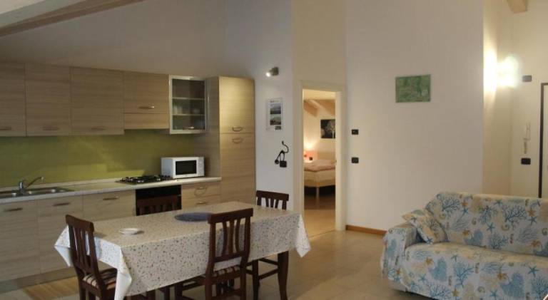 Rental apartment with terrace, pool & garden — photo 4