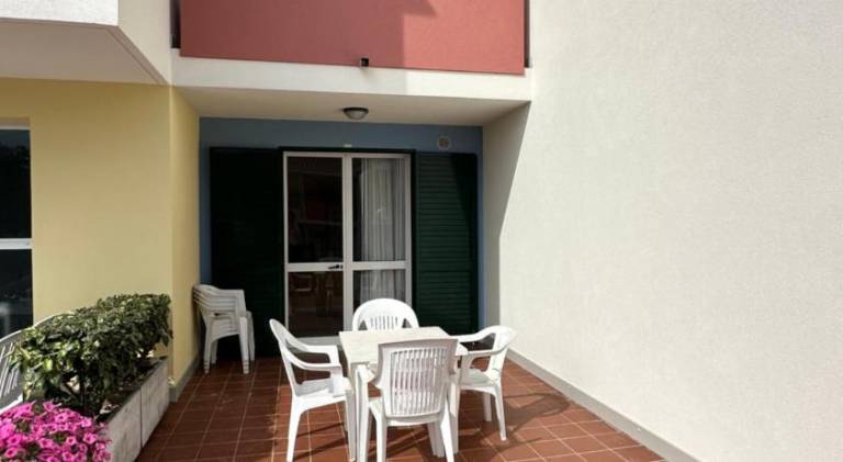 Rental apartment with terrace, garden & pool — photo 3