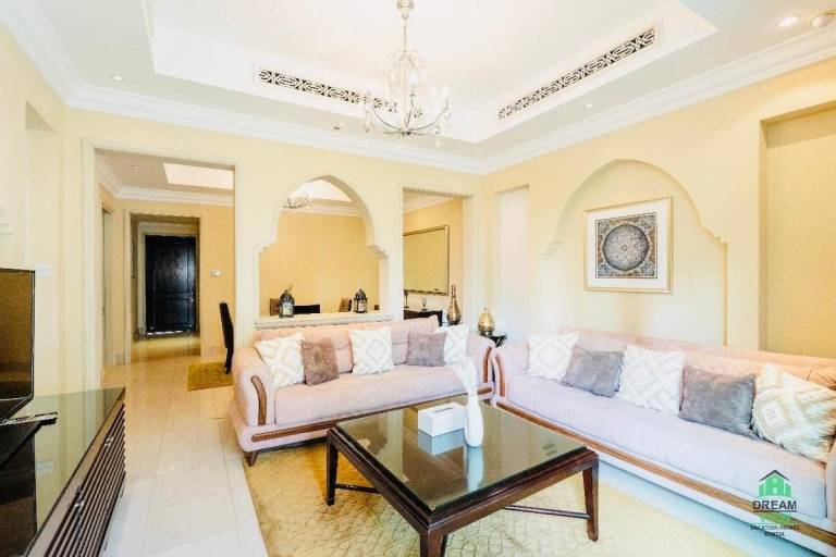 Fully equipped house with barbeque, hot tub & garden | Next to Burj Khalifa | Water view | Good for workation | Dogs allowed — photo 2