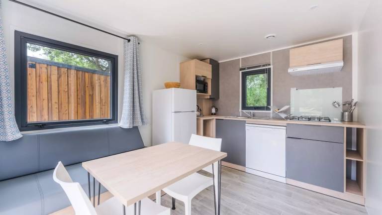 Mobile home with terrace — photo 3