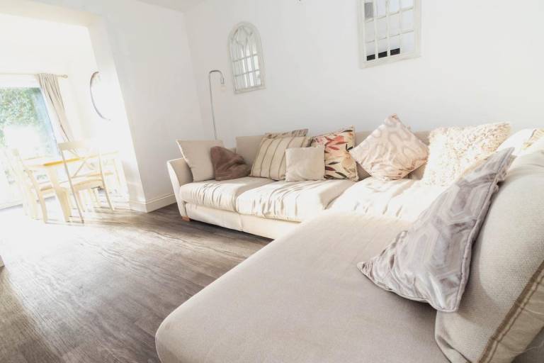 House with 1 room for 9 persons in Swansea
