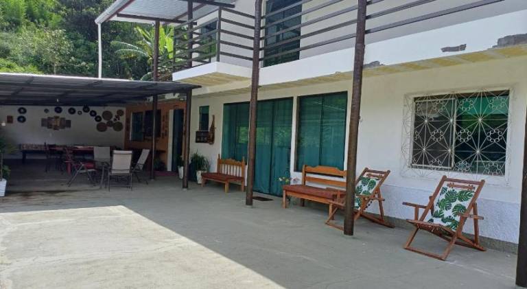 House with pool — photo 3