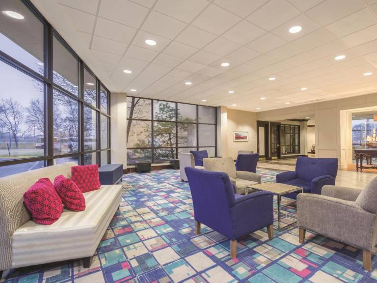 La Quinta Inn and Suites by Wyndham Secaucus Meadowlands — photo 4