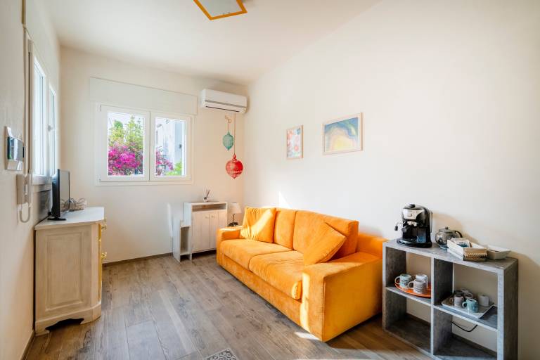 Holiday Apartment "Gufo Di Mare - Giallo" with Sea View, Private Terrace — photo 2