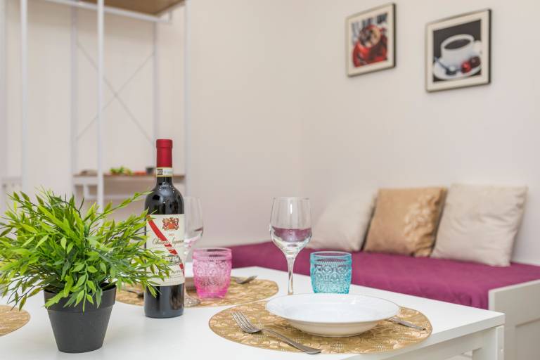 Family-friendly wonderful holiday apartment with patio & fast internet | Next to Castello Ursino | City view | Pets allowed in Catania