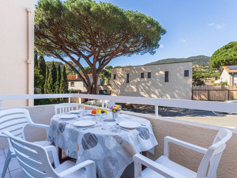 Pleasant rental apartment with terrace, pool & grill | Pet-friendly — photo 2