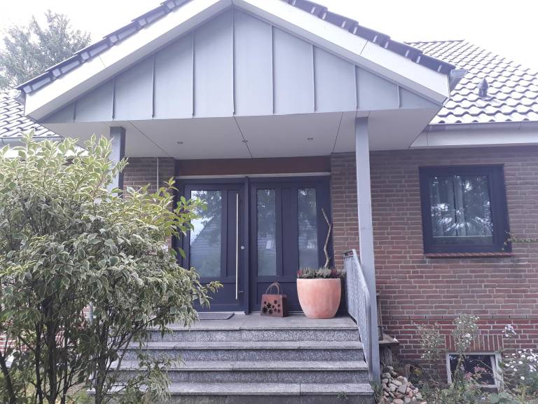 Holiday apartment with yard — photo 4