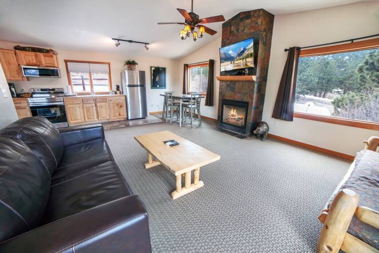 Cabin with private pool & patio in Estes Park, CO