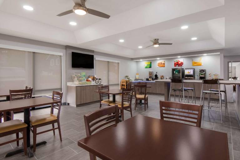 Quality Inn near Casinos and Convention Center — photo 4