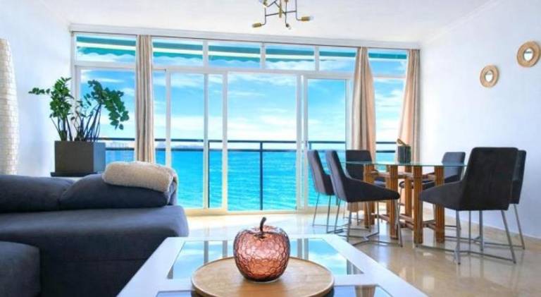 Holiday apartment with pool in Benidorm