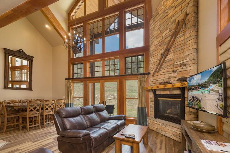 Vacation home with pool, barbecue & jacuzzi | Mountain view — photo 3