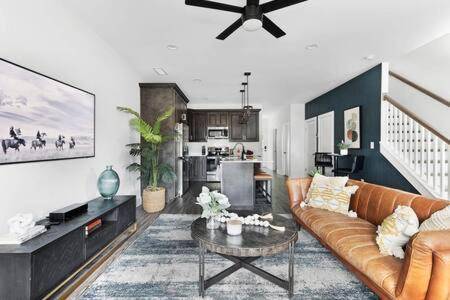 The Brooks House - 6 Mins to Broadway, Firepit in Nashville, TN