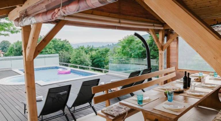 Villa with pool & hot tub | Pets allowed — photo 3