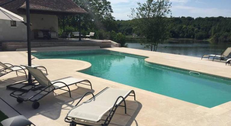Villa with pool — photo 5