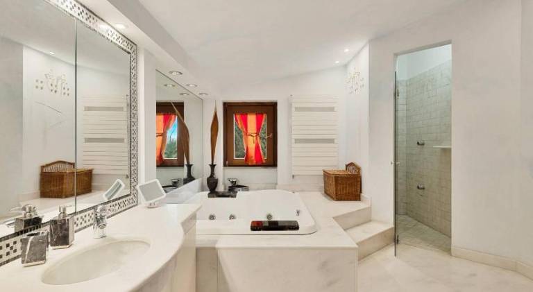 Villa with pool | Pets allowed — photo 2